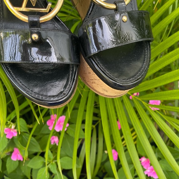 LOUIS VUITTON WEDGE LOGO - Picture 6 of 14